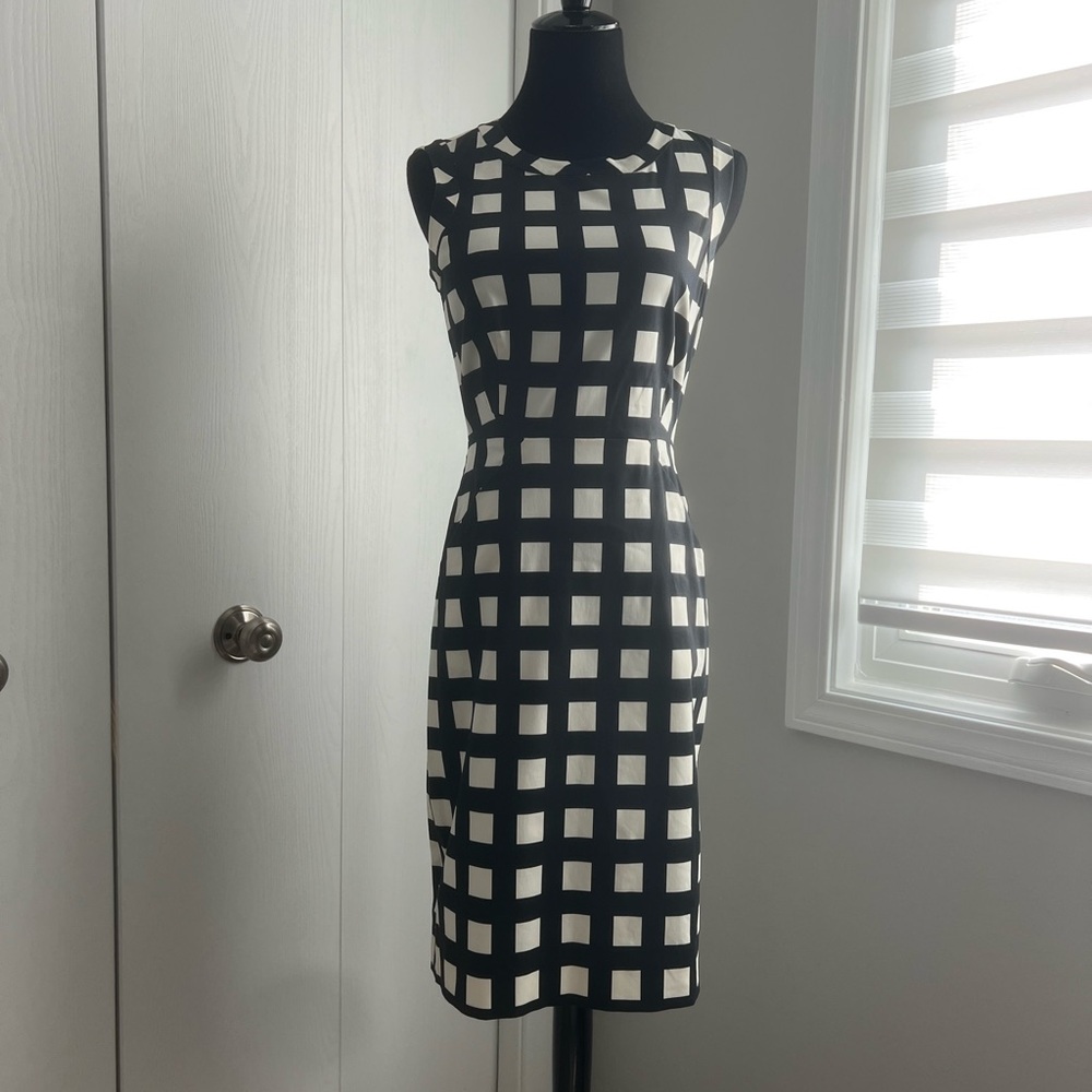 Summer dress by Kate Spade in square pattern, side pockets size 2 sleeveless.